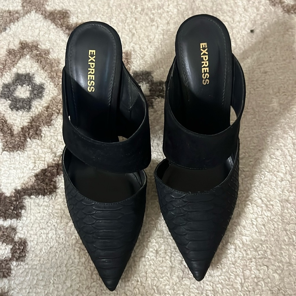 Black express pointy toe size 8 heels